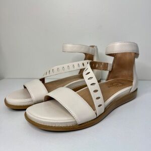 Brioso Vista Asymmetrical Leather Strappy Flat Sandals - Cloud White | Size 9
